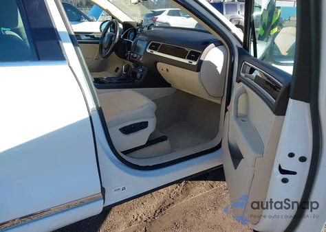 2016 Volkswagen Touareg Vr6 Lux из США, поврежденный, VIN WVGEF9BP5GD010993